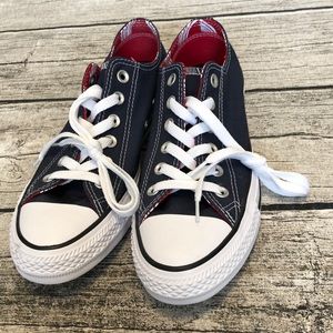 Navy Women’s Converse, Brand New! Size 8